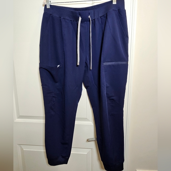 Fabletics Scrub Set - Picture 9 of 11